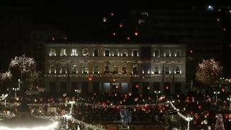 Στον ουρανό της Αθήνας 3.000 φαναράκια για τη "Νύχτα των Ευχών"