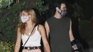 Η Μαίρη Συνατσάκη αισθάνεται πολύ cool | Οι εναλλακτικές διακοπές με τον Ίαν Στρατή (pics)