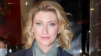 Η Σία Κοσιώνη σε ρόλο ψήστη | Η φωτογραφία με το τεράστιο κοκορέτσι