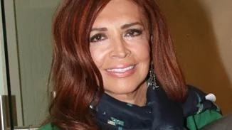 Η Μιμή Ντενίση κομψή ακόμα και casual | Πώς συνδύασε το φούτερ της