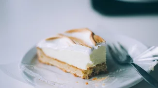 Νόστιμο γλυκό ψυγείου με μπισκότα και σαντιγί | Ό,τι πιο καλοκαιρινό μπορείς να δοκιμάσεις