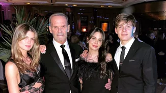 Πέτρος Κωστόπουλος | Στολίζει το δέντρο με τον Μάξιμο στο σπίτι του