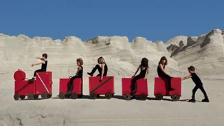 Ο 8χρονος Κωνσταντίνος που πρωταγωνιστεί στη νέα καμπάνια του οίκου Louis Vuitton