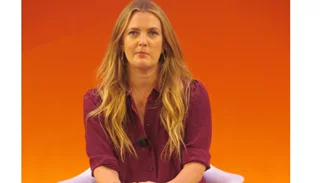 Drew Barrymore | Η εξομολόγηση για την εποχή "δυσλειτουργίας' που πέρασε εξαιτίας του αλκοόλ