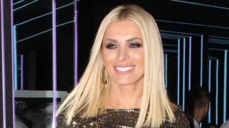 Κατερίνα Καινούργιου | "Θέλω έναν άντρα που θα μου κρατάει το χέρι στο πεντικιούρ"