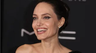 Angelina Jolie | Η εμπνευσμένη ανάρτησή της στο Instagram για τις "γενναίες και ατρόμητες Ιρανές"