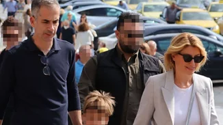 Σία Κοσιώνη & Κώστας Μπακογιάννης | Οικογενειακώς στο Σύνταγμα