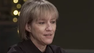 Συγκλονίζει η μητέρα της Γαρυφαλλιάς που δολοφονήθηκε από τον σύντροφό της στη Φολέγανδρο (vid)