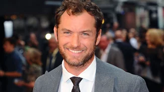 Ο 27χρονος γιος του Jude Law στο κόκκινο χαλί - Η εντυπωσιακή ομοιότητά τους