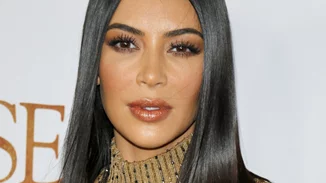 Η Kim Kardashian τρολάρει τις Kardashians
