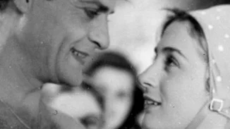 Η σπάνια φωτογραφία του Λάμπρου Κωνσταντάρα με την Έλλη Λαμπέτη και την θετή της κόρη