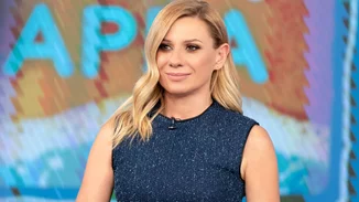 Η Κατερίνα Καραβάτου με τα mules από την Envie shoes που θα φοράς από το γραφείο μέχρι το ποτό