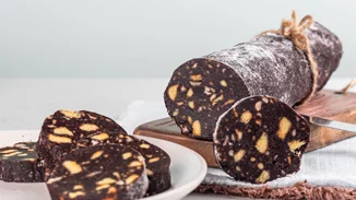 Ο πιο λαχταριστός κορμός σοκολάτας με τα κουλουράκια που σου έμειναν από το Πάσχα