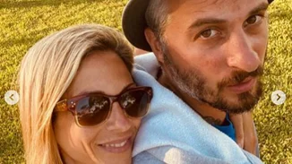 Σοφία Καρβέλα | Πήρε διαζύγιο από τον Θανάση Πανουργιά - Το δημόσιο "σ' αγαπώ" (εικόνες)