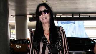 "Θα έδινα τα πάντα για να ξαναγίνω 70 ετών" | Σε ένα ιδανικό σύμπαν, η Cher θα ήθελε να γυρίσει τον χρόνο πίσω