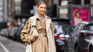 15 άκρως ανοιξιάτικα looks που μπορείς να δημιουργήσεις με μία μπεζ καμπαρντίνα