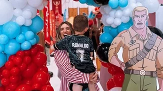 "Μαξιμάρας" | Ο Μάξιμος Μιχόπουλος είναι αστέρι στο τένις και η περήφανη μαμά του θέλει να το μάθει όλος ο κόσμος