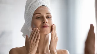 Περιποίηση προσώπου | Τα προϊόντα που θα σου χαρίσουν λαμπερό και ανανεωμένο δέρμα