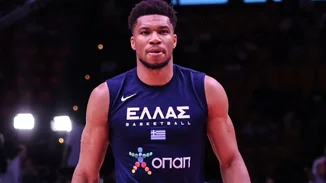 Γιάννης Αντετοκούνμπο: Το όνομα του "φώτισε" γιγαντοοθόνη στο Παρίσι για τους Ολυμπιακούς Αγώνες