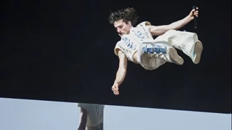 Ο Μπένσον Μπουν συγκινεί με το νέο του τραγούδι "Momma Song", ένα τρυφερό αφιέρωμα στη μητέρα του