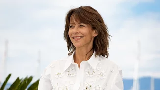 Το ανεπιτήδευτα κομψό κούρεμα που κολακεύει κάθε γυναίκα άνω των 50