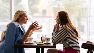 Πότε τα σχόλια γίνονται κριτική; Πώς να μιλήσεις σε κάποιον χωρίς να γίνεις τοξική