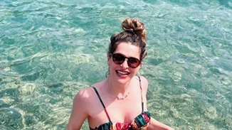 Βασιλική Τρουφάκου | Με ολόσωμο εμπριμέ μαγιό λίγο πριν γεννήσει