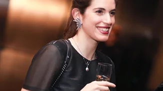 Η Αναστασία Καίσαρη σε μία σπάνια δημόσια εμφάνιση | Το casual outfit που επέλεξε για το Ηρώδειο