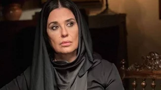 Μαρία Τζομπανάκη | Ανέμελη στο μπαλκόνι του σπιτιού της