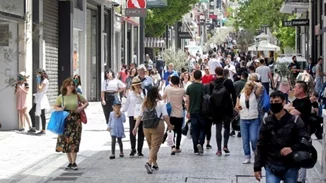 ΕΥ | Αυξημένη σε σχέση με πέρυσι η πρόθεση των καταναλωτών για αγορές στη διάρκεια της εορταστικής περιόδου 2025