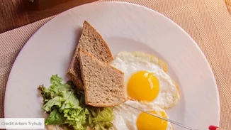 Πόσα αυγά κάνει να τρώμε τελικά μέσα στην εβδομάδα;