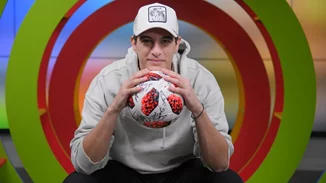 Δήμος Αναστασιάδης | Ο "θρύλος" Άντζελα, τα "Αναπάντεχα" της ζωής του και το τραγούδι που αφιερώνει στη Τζένη Θεωνά