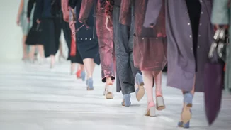 Πως πραγματικά μοιάζουν τα fashion trends χωρίς επαγγελματίες φωτογράφους και μοντέλα;