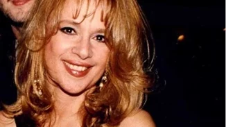 Συλλεκτικό βίντεο | Η (μελαχρινή) Βίκυ Χατζηβασιλείου λέει στη Βουγιουκλάκη ότι τη θαύμαζε... η πρόγιαγιά της!