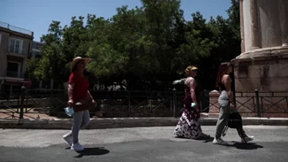 Ο καιρός σήμερα | Τοπικές μπόρες αλλά υψηλές για την εποχή θερμοκρασίες - Πού θα βρέξει