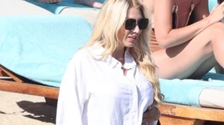 Κωνσταντίνα Σπυροπούλου - Βασίλης Σταθοκωστόπουλος | Φθινοπωρινές βουτιές στη Μύκονο