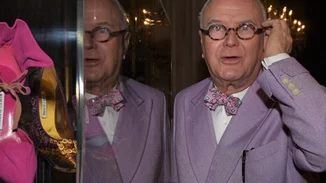 To 1971 που όλες φορούσαν πλατφόρμες, εκείνος σχεδίασε το "Cherry Shoe", την πρώτη γόβα-στιλέτο