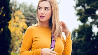 Η Βάσω Λασκαράκη πάει κόντρα στον καιρό | Το look της είναι ιδανικό για μία ηλιόλουστη βόλτα