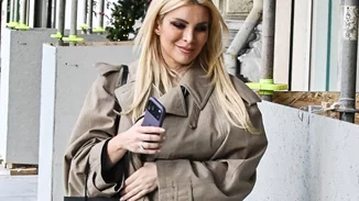 Με άνετο look στα πρωτοχρονιάτικα ψώνια της η Κατερίνα Καινούργιου | Το μήνυμα για τη χρονιά που θα γίνει μητέρα