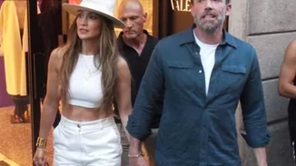 Και δεύτερος μήνας του μέλιτος για JLo και Ben Affleck - Η fun αντίδρασή τους όταν τους αναγνώρισαν σε κατάστημα στο Μιλάνο