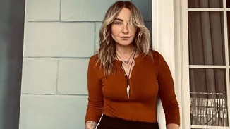 Στο δερματολόγο η Ρούλα Ρέβη | Η αντιγηραντική θεραπεία που κάνει την επιδερμίδα της να λάμπει