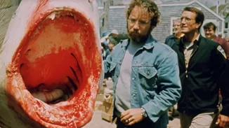 Τα "Σαγόνια του Καρχαρία" (ξε)σκίζουν ακόμα