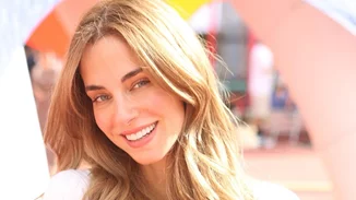 Η Δούκισσα Νομικού με lavender milk nails, τη νέα μεγάλη τάση της άνοιξης