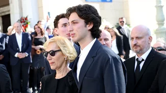 Ο γιος του Διονύση Σαββόπουλου σοκάρει στον επικήδειο | "Ο πατέρας μου είχε δύο ζωές - Τον χάναμε για 9 μήνες"