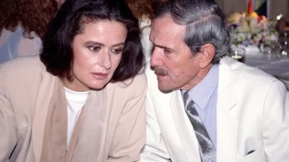 Το τρυφερό φιλί του Νίκου Φώσκολου στην Κάτια Δανδουλάκη πριν από 33 χρόνια