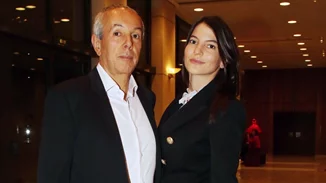 Δήμητρα Κούστα | Με μίνι και λαμπερό σιθρού τοπ στην πρεμιέρα της Άννας Βίσση