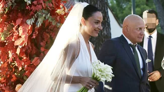 Γάμος Παύλου Βαρδινογιάννη | Ο minimal φθινοπωρινός στολισμός και τα τρία παρανυφάκια που συνόδευσαν τη νύφη