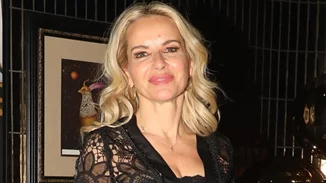 30 χρόνια πριν | Η Μαρία Μπεκατώρου με κόκκινα μαλλιά στην πρώτη της εκπομπή