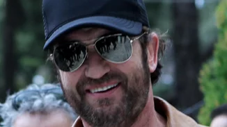 Ο Gerard Butler γιόρτασε τα γενέθλιά του απελευθερώνοντας θαλάσσιες χελώνες