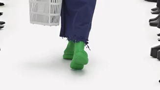 Σταμάτα ό,τι κάνεις | Αυτά είναι τα πιο "ugly shoes" της χρόνιας